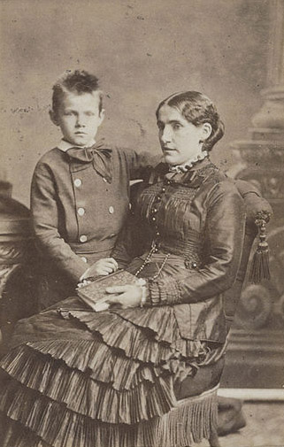 ケー・フォス・ストリッケルと2歳の子ども